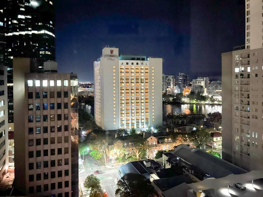 Amazing 2 Bedroom In Cbd! Μπρίσμπεϊν Εξωτερικό φωτογραφία